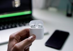 AirPods only working from one ear